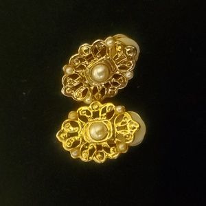 Vintage Clip On Goltone Pearl Earrings